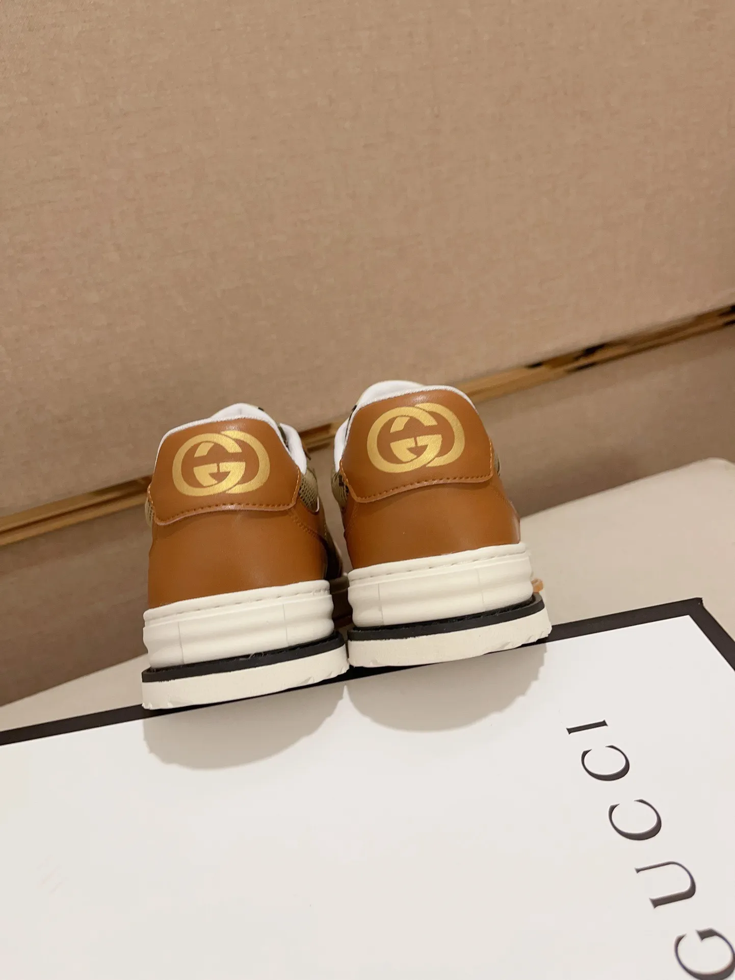Men's shoes💰 420💰【gucci】Gucci men's latest series of casual shoes! The official website is built 1:1. The upper is made of imported high-quality cowhide, and the lining is made of high-quality sheepskin, which is soft and comfortable. Picky selection of materials and exquisite workmanship give you the best enjoyment. Number of yards: 38-44 yards. (Can be customized for 45 non-refundable)